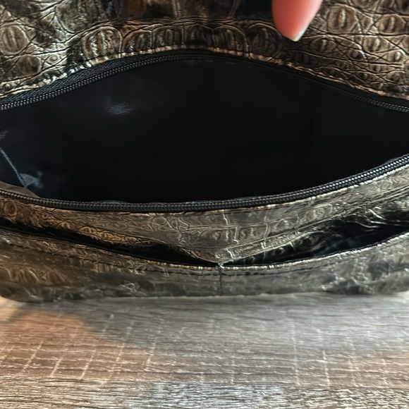 Magnetic Snakeskin Clutch - Picture 4 of 4